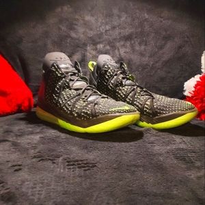 Lebron 18 electric green size 13